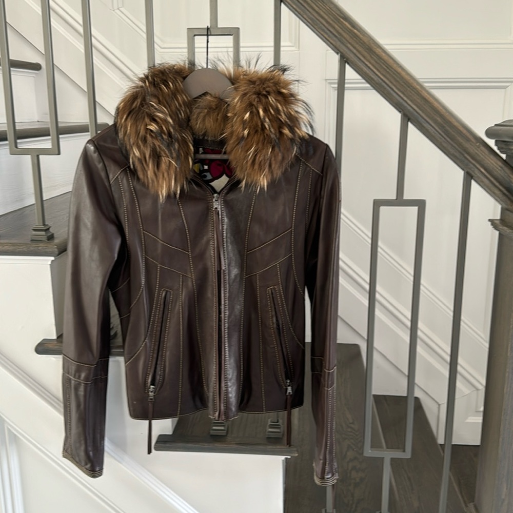 Andrew Marc. Leather and with Raccoon trim Jacket Size Large. Chocolate Brown
